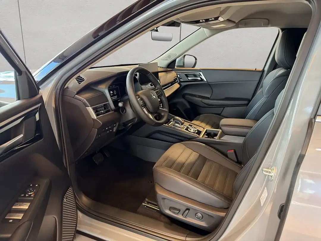 Mitsubishi Outlander - Thumbnail 10