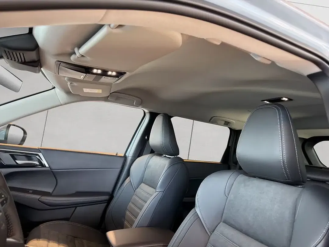 Mitsubishi Outlander - Thumbnail 16