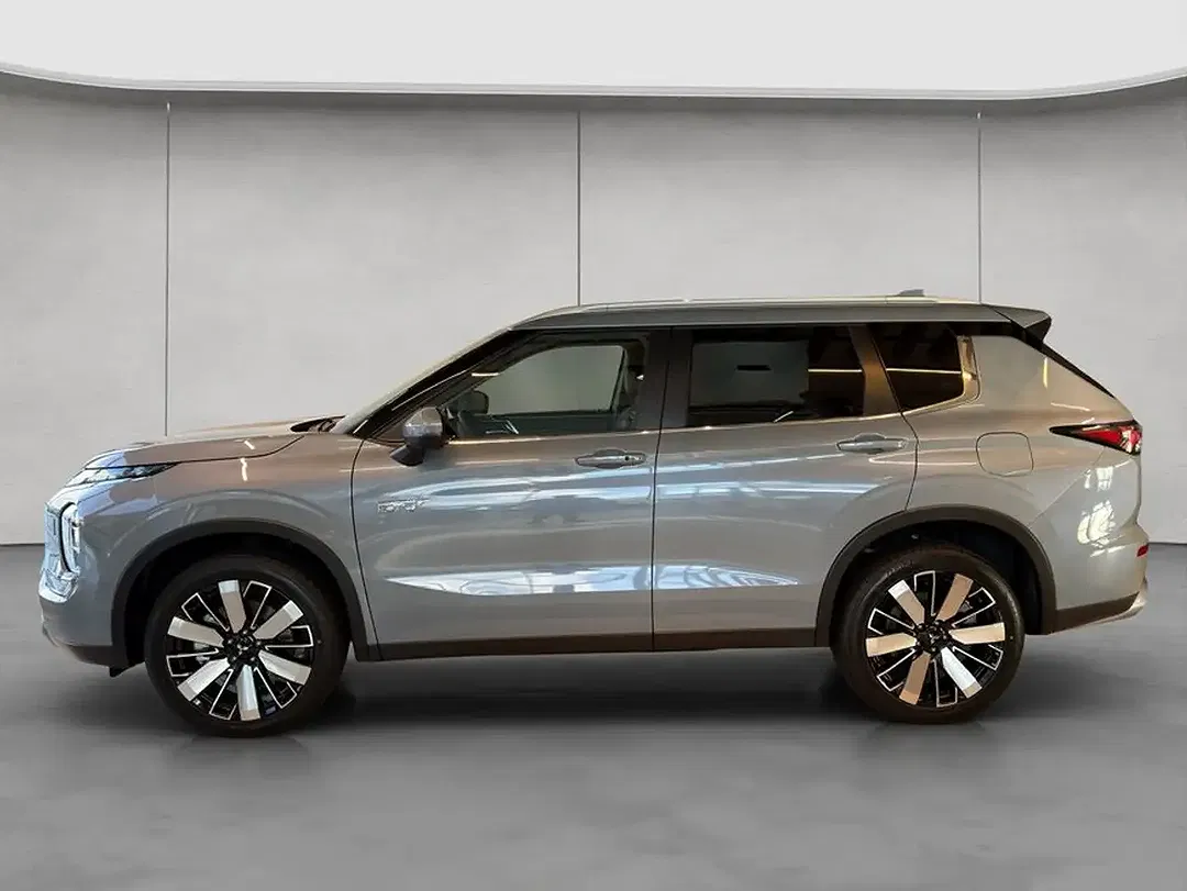 Mitsubishi Outlander - Thumbnail 2