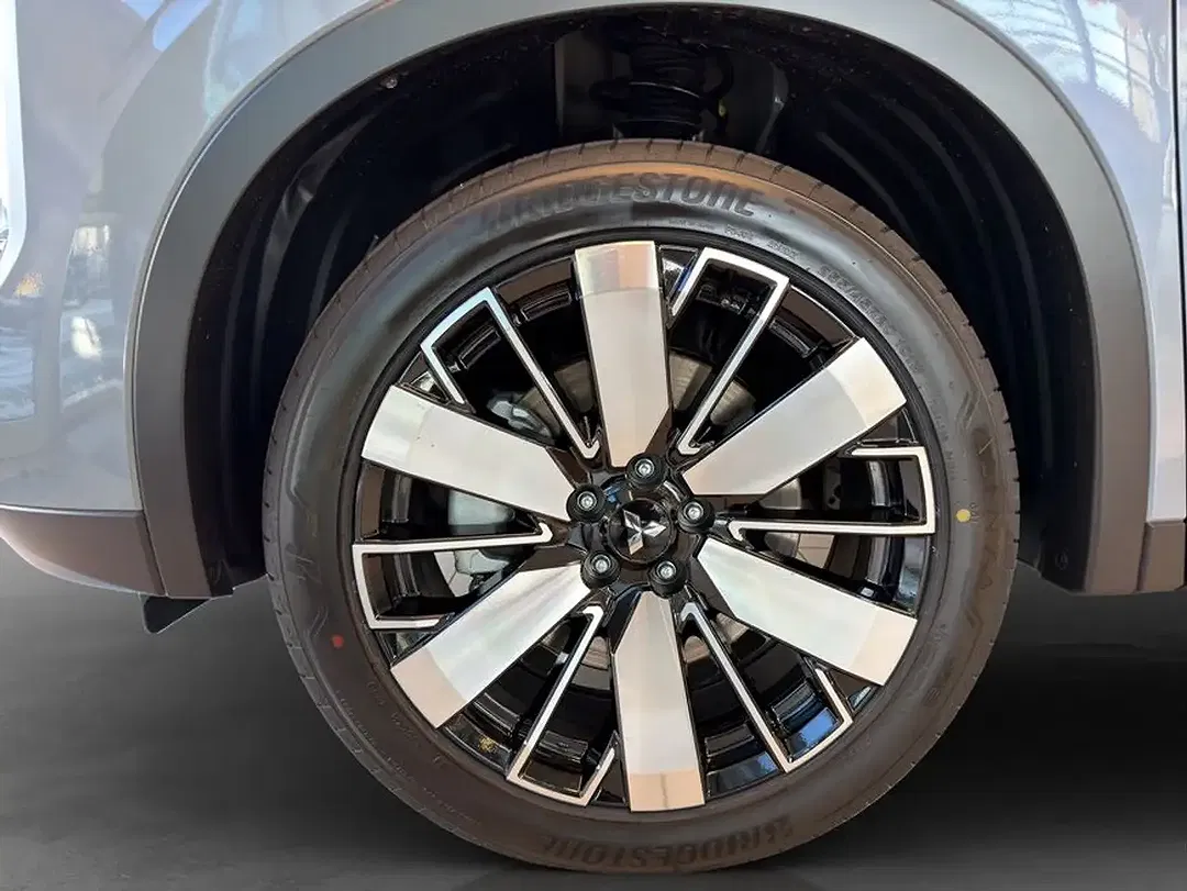 Mitsubishi Outlander - Thumbnail 20