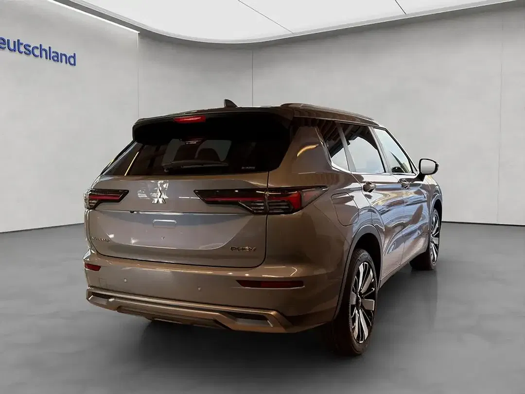 Mitsubishi Outlander - Thumbnail 7