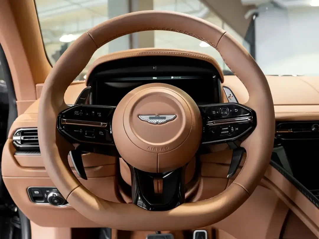 Aston Martin DB12 - Thumbnail 11