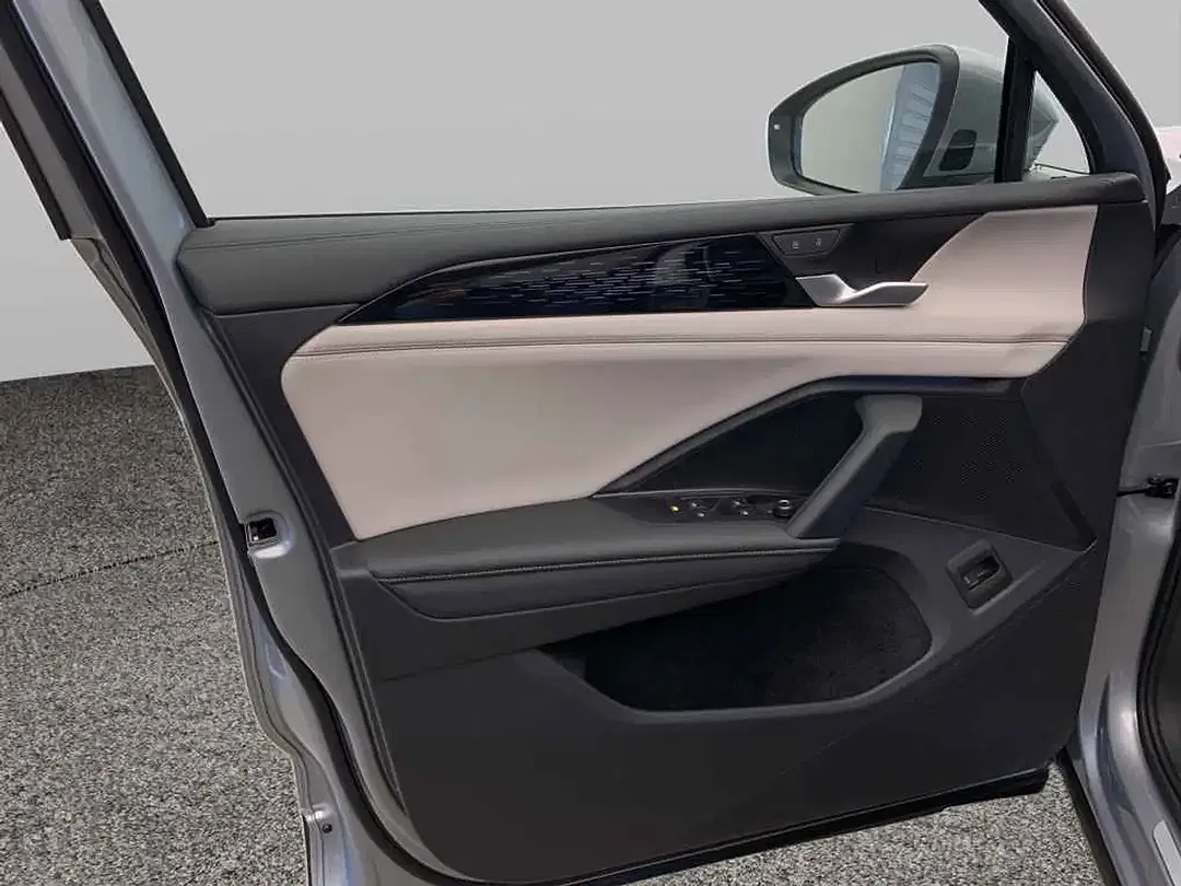 Volkswagen Tiguan - Thumbnail 9