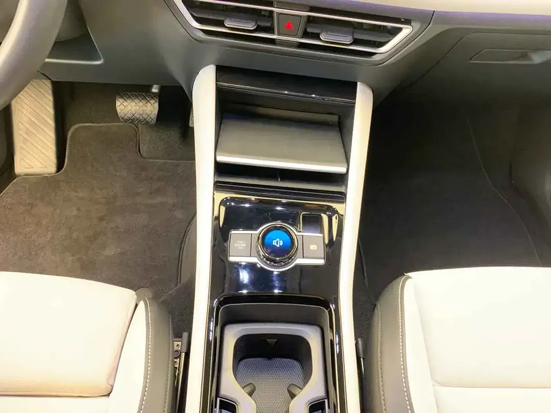 Volkswagen Tiguan - Thumbnail 14