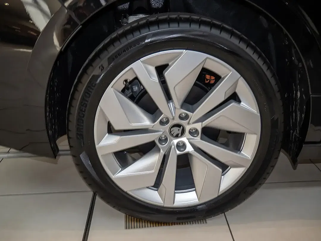 Skoda Enyaq - Thumbnail 5