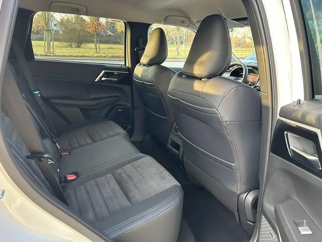 Mitsubishi Outlander - Thumbnail 11