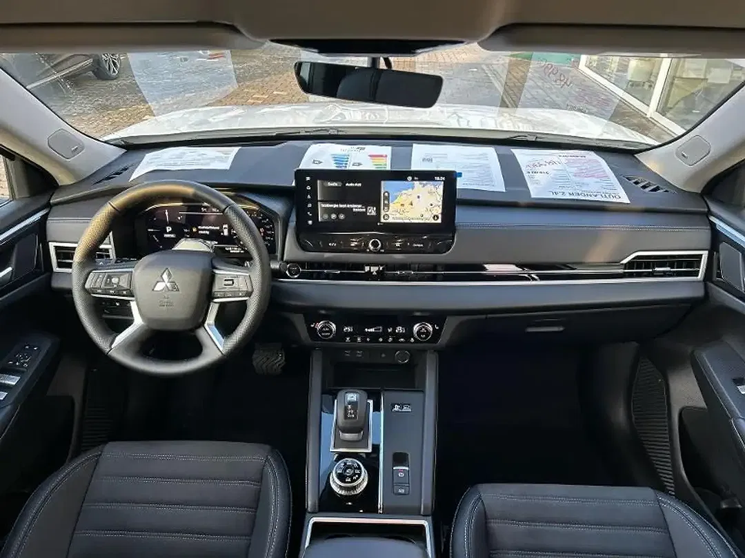 Mitsubishi Outlander - Thumbnail 12