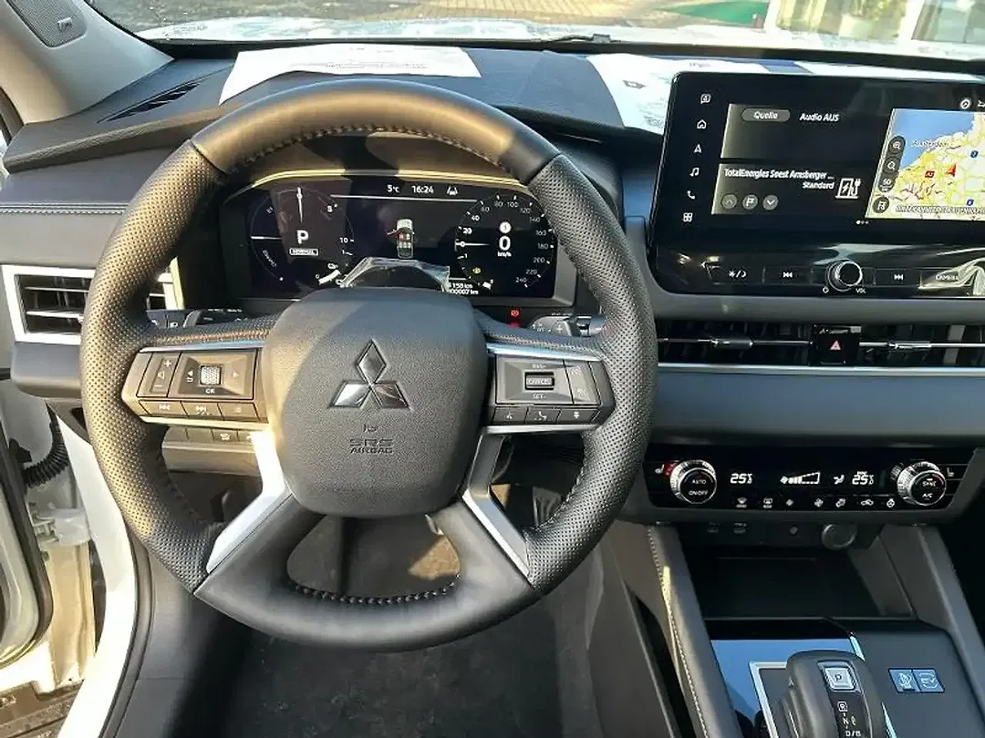 Mitsubishi Outlander - Thumbnail 13
