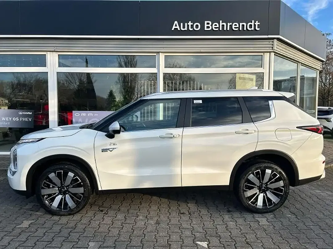 Mitsubishi Outlander - Thumbnail 3