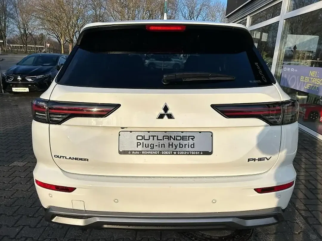 Mitsubishi Outlander - Thumbnail 5