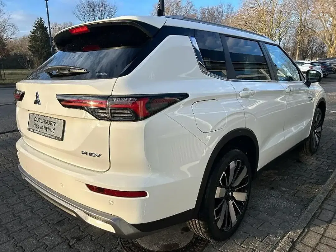 Mitsubishi Outlander - Thumbnail 7
