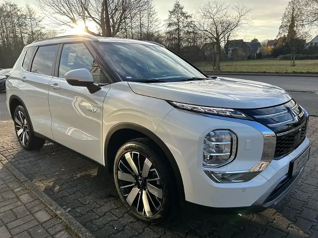 Mitsubishi Outlander - Thumbnail 8