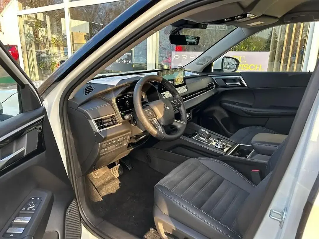 Mitsubishi Outlander - Thumbnail 9