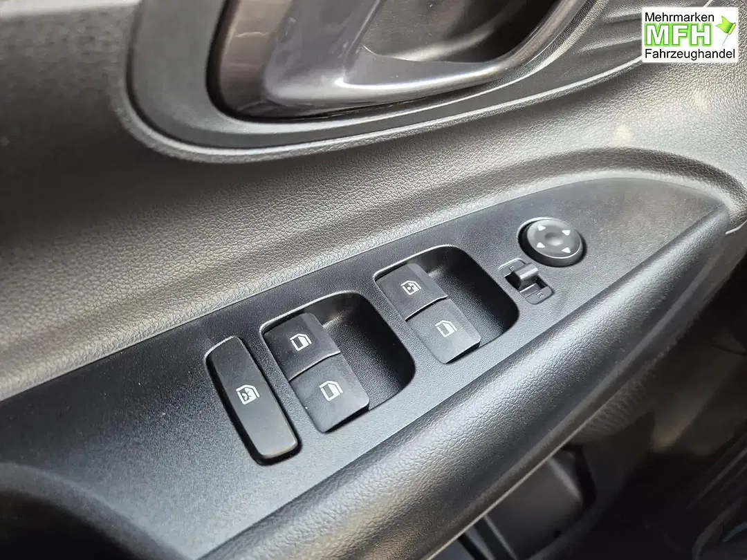 Hyundai i20 - Thumbnail 13