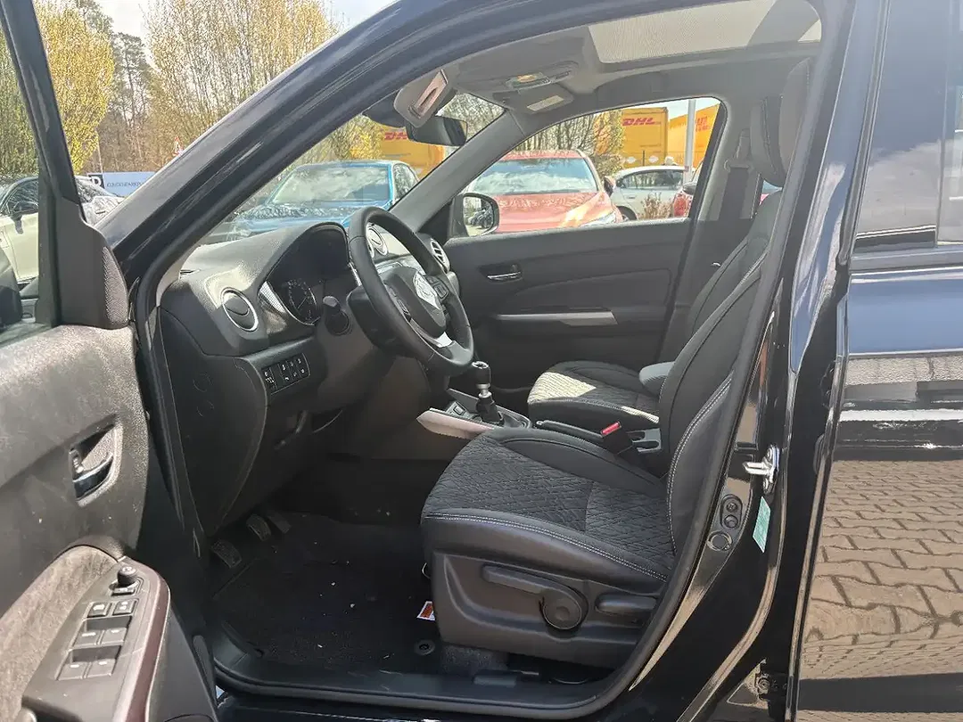 Suzuki Vitara - Thumbnail 4