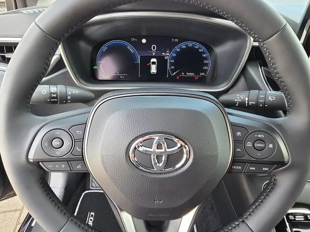 Toyota Corolla - Thumbnail 12