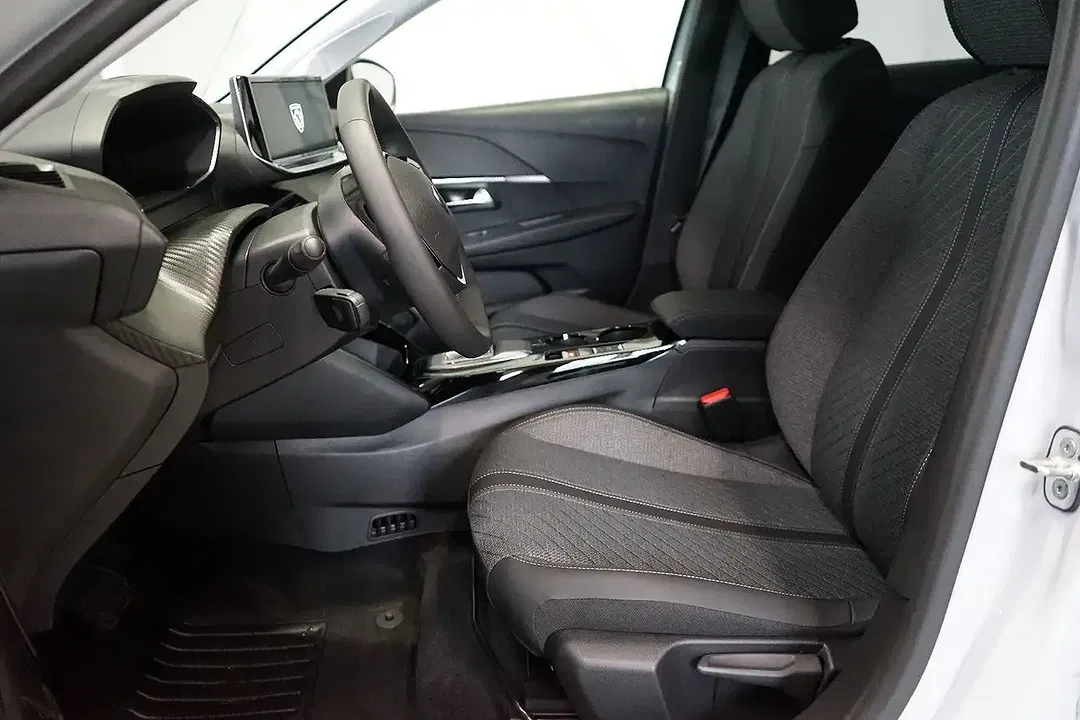 Peugeot 208 - Thumbnail 10