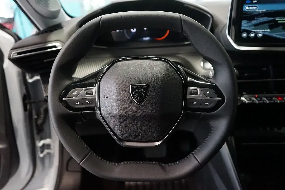 Peugeot 208 - Thumbnail 11