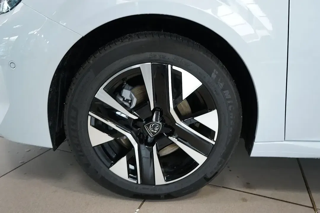 Peugeot 208 - Thumbnail 8