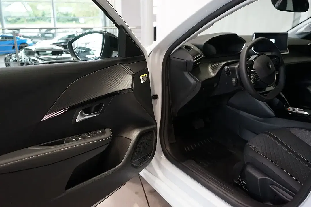 Peugeot 208 - Thumbnail 9