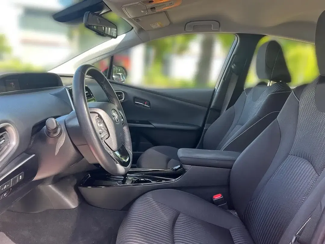 Toyota Prius - Thumbnail 10