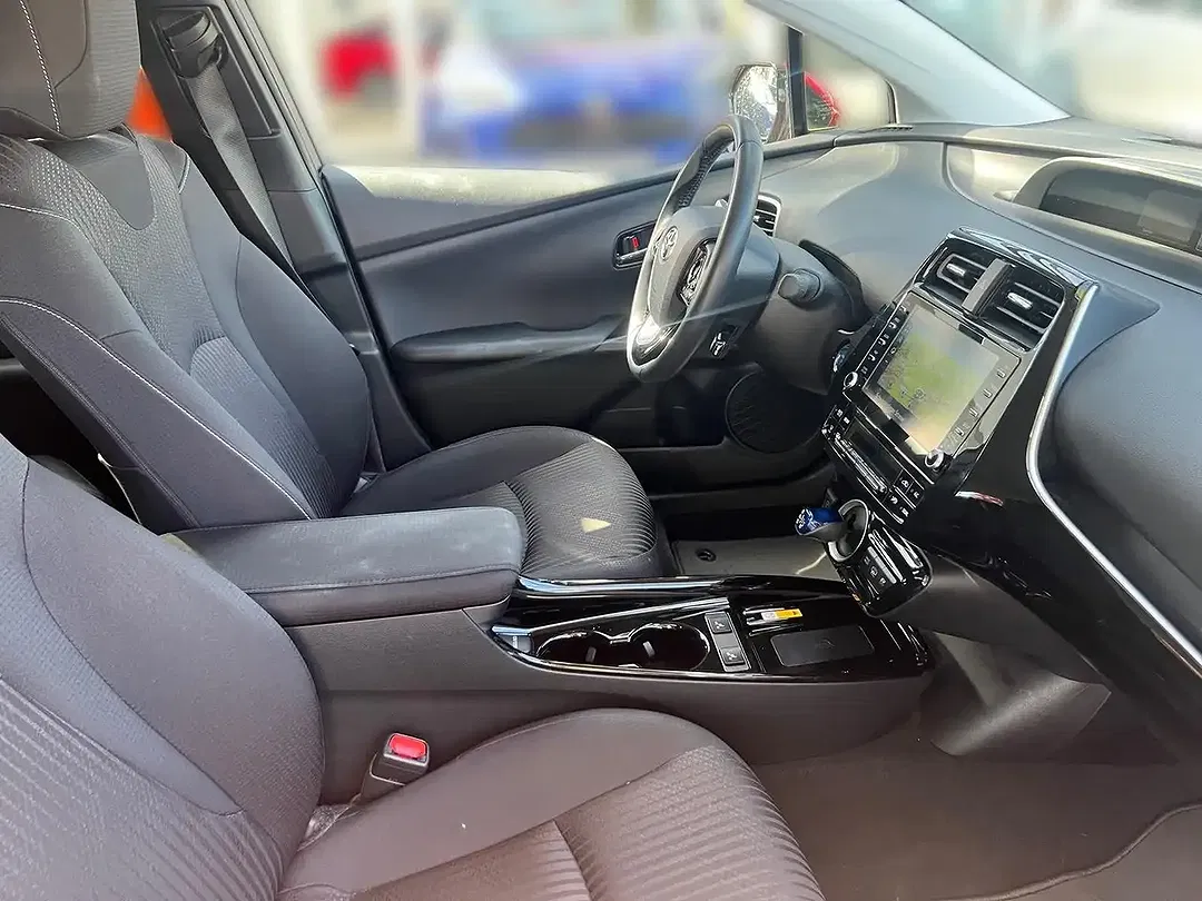 Toyota Prius - Thumbnail 11