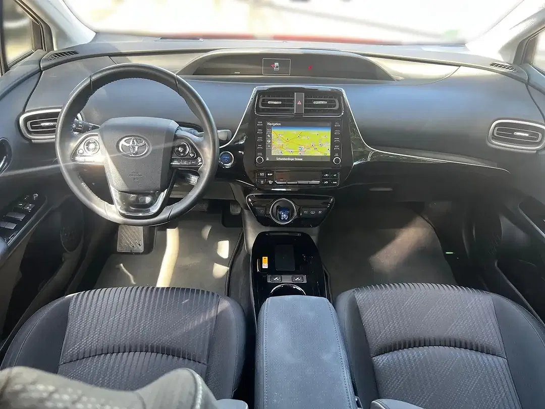 Toyota Prius - Thumbnail 9