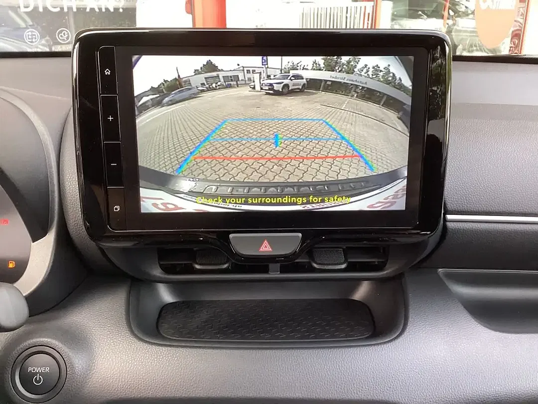 Toyota Yaris - Thumbnail 10