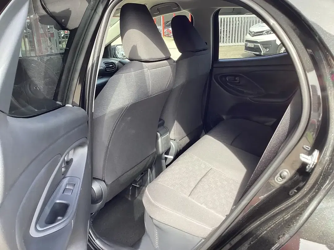 Toyota Yaris - Thumbnail 13