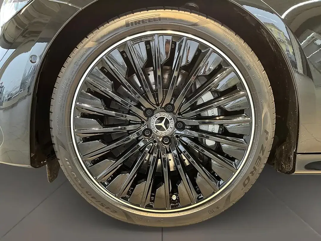 Mercedes-Benz E 220 - Thumbnail 8