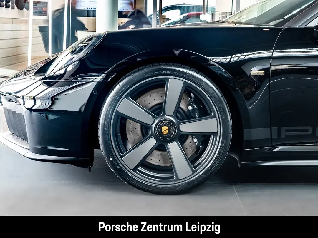 Porsche 992 - Thumbnail 11