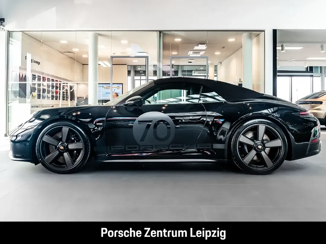 Porsche 992 - Thumbnail 2
