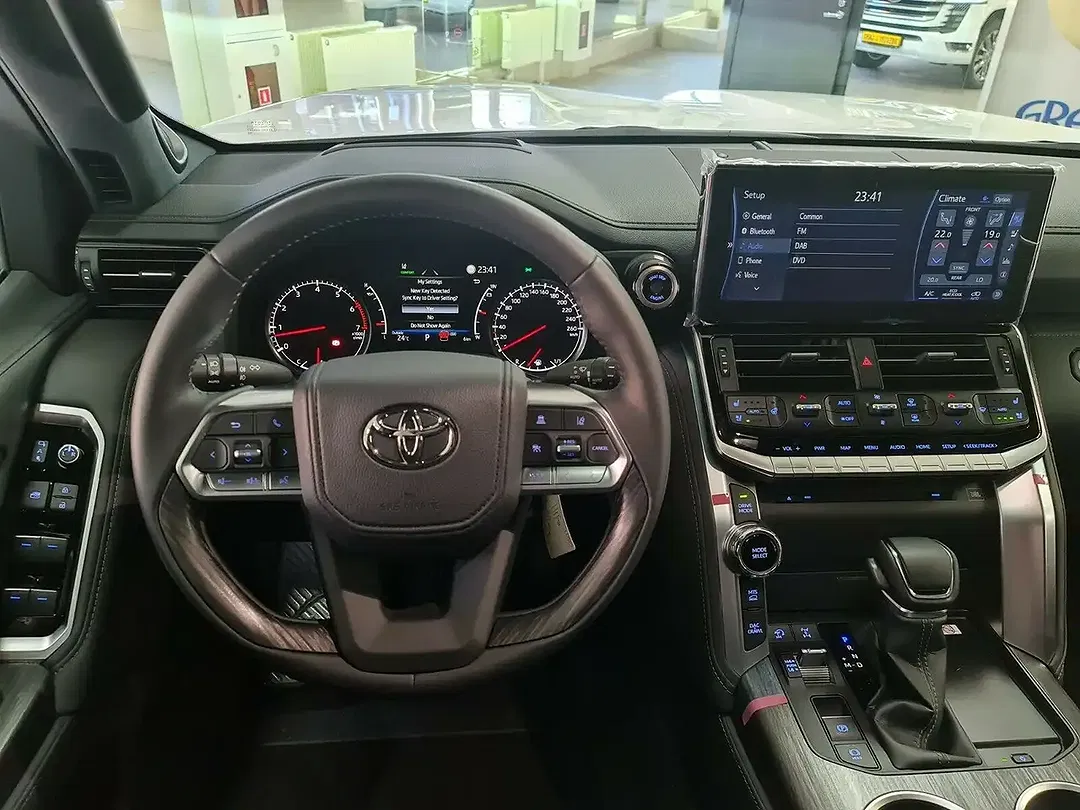 Toyota Land Cruiser - Thumbnail 14