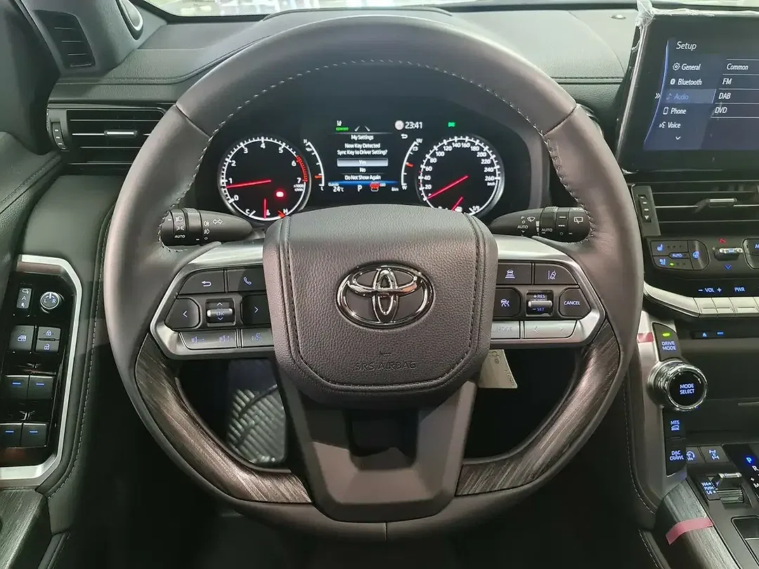 Toyota Land Cruiser - Thumbnail 15