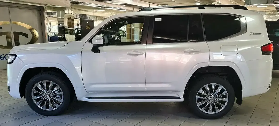 Toyota Land Cruiser - Thumbnail 4