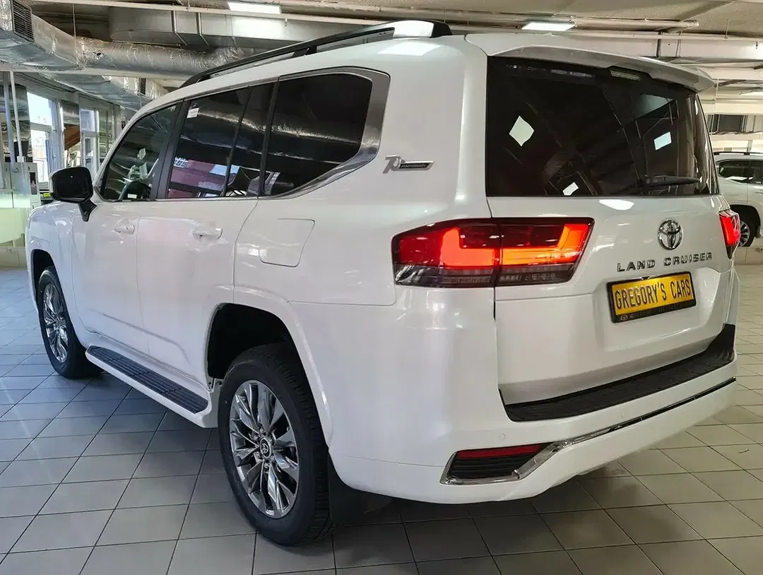 Toyota Land Cruiser - Thumbnail 5