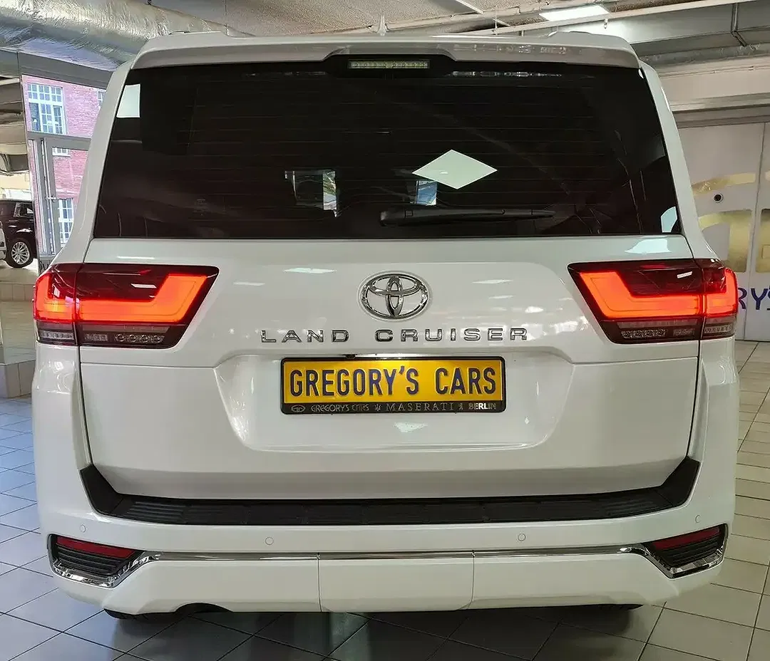 Toyota Land Cruiser - Thumbnail 6
