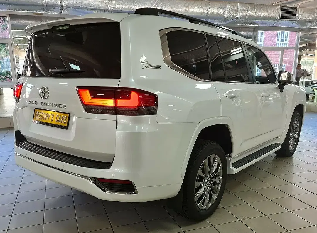 Toyota Land Cruiser - Thumbnail 7