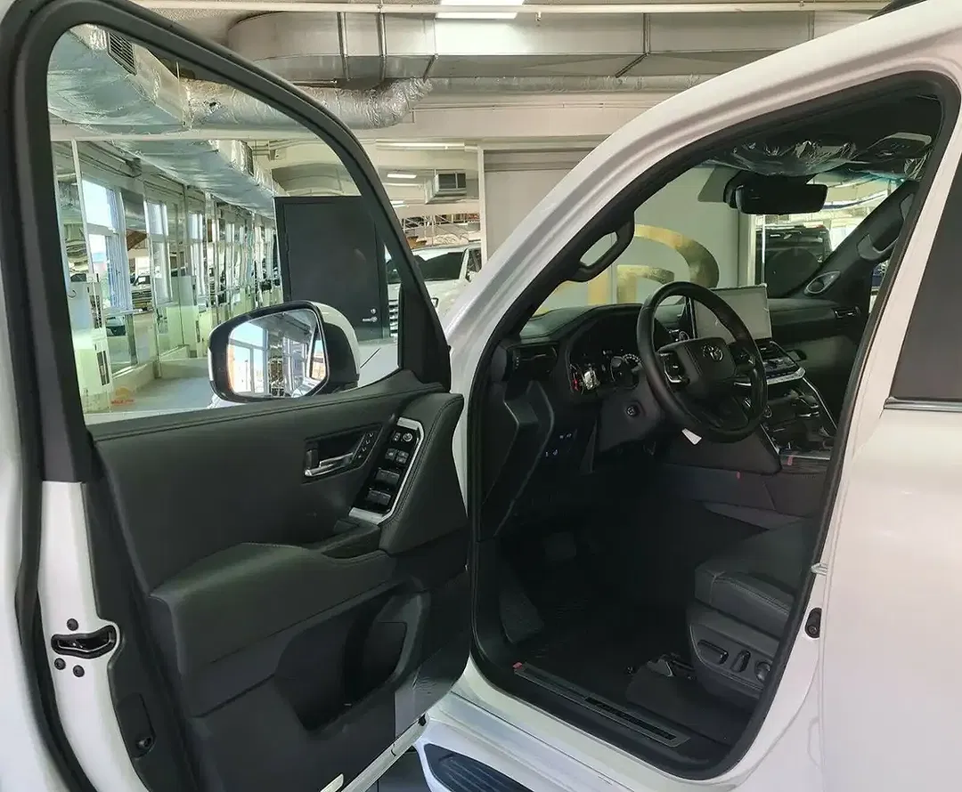 Toyota Land Cruiser - Thumbnail 8