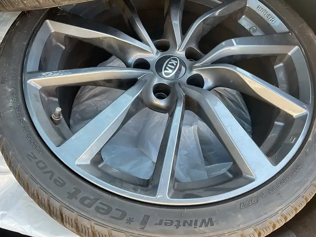 Kia Stinger - Thumbnail 11