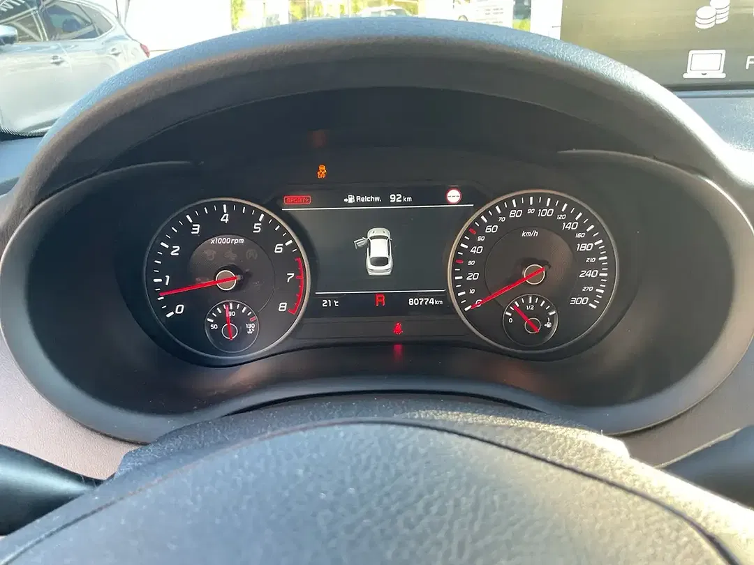 Kia Stinger - Thumbnail 16