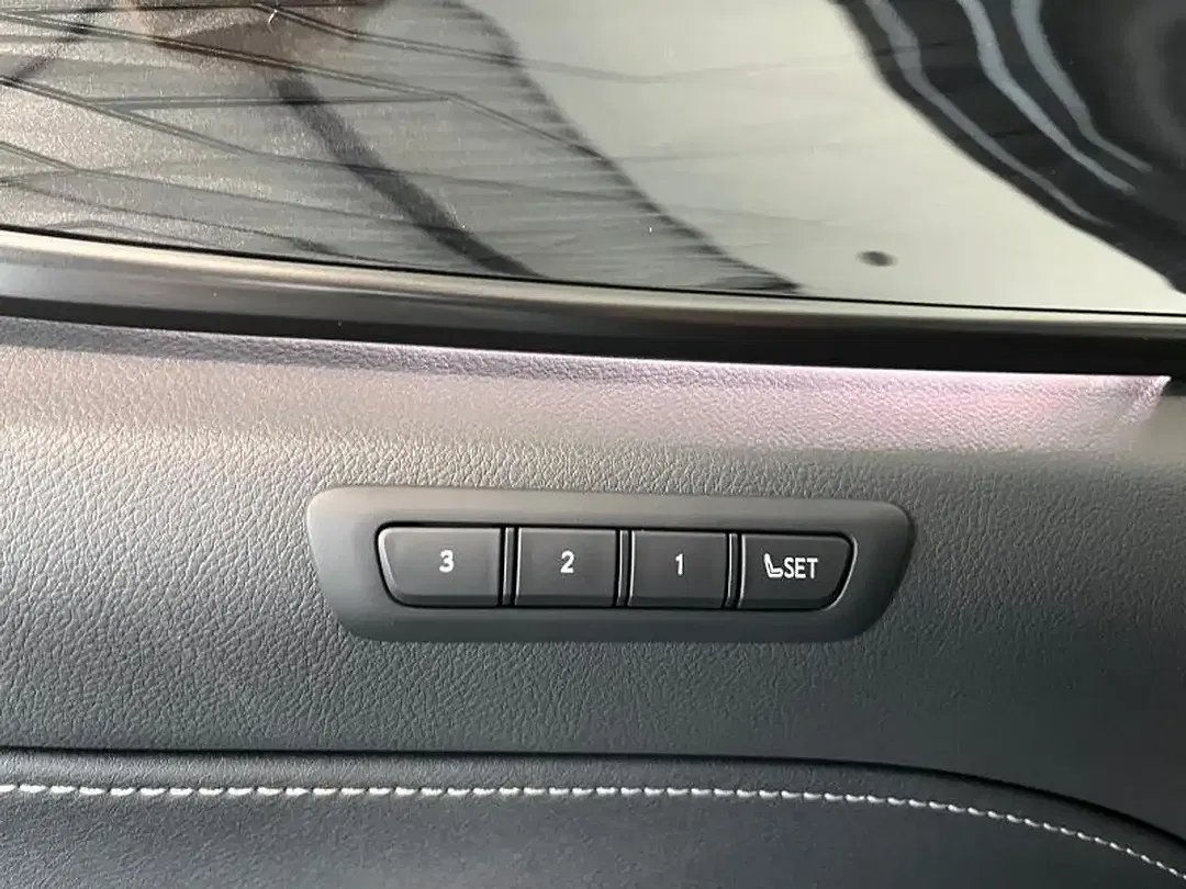 Lexus NX 450h+ - Thumbnail 15