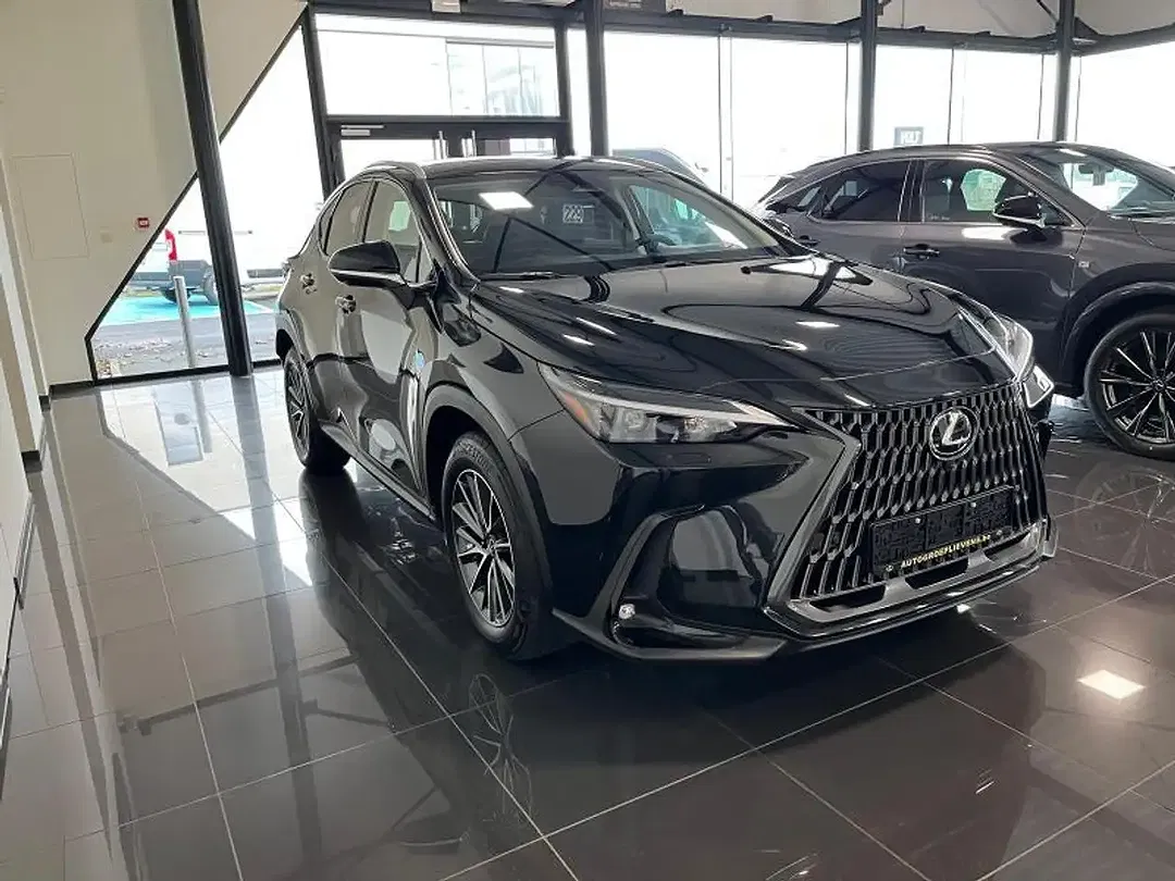 Lexus NX 450h+ - Thumbnail 3
