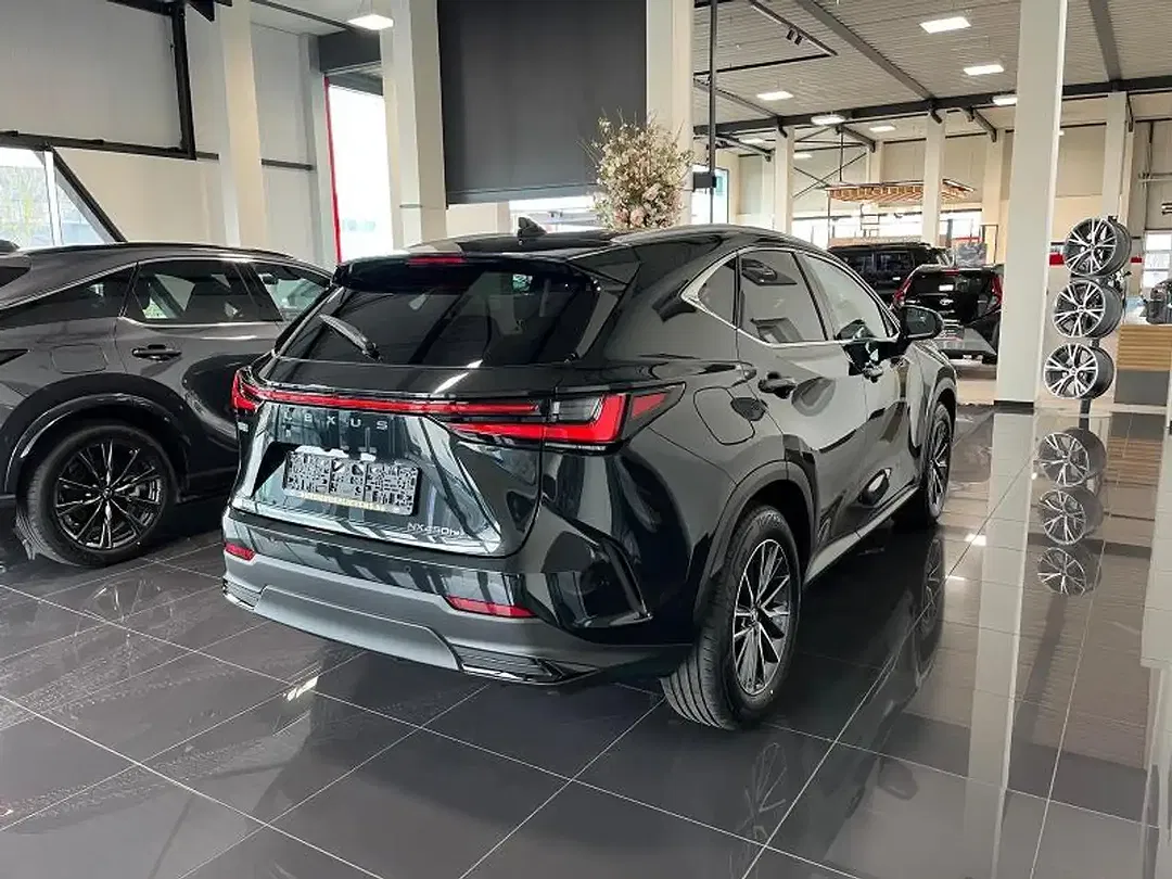 Lexus NX 450h+ - Thumbnail 4
