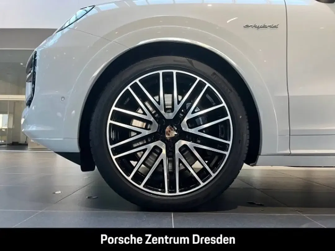 Porsche Cayenne - Thumbnail 12