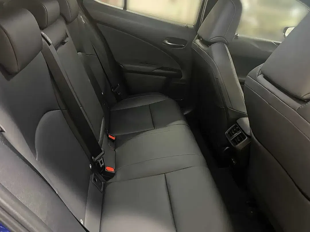 Lexus UX 300h - Thumbnail 15