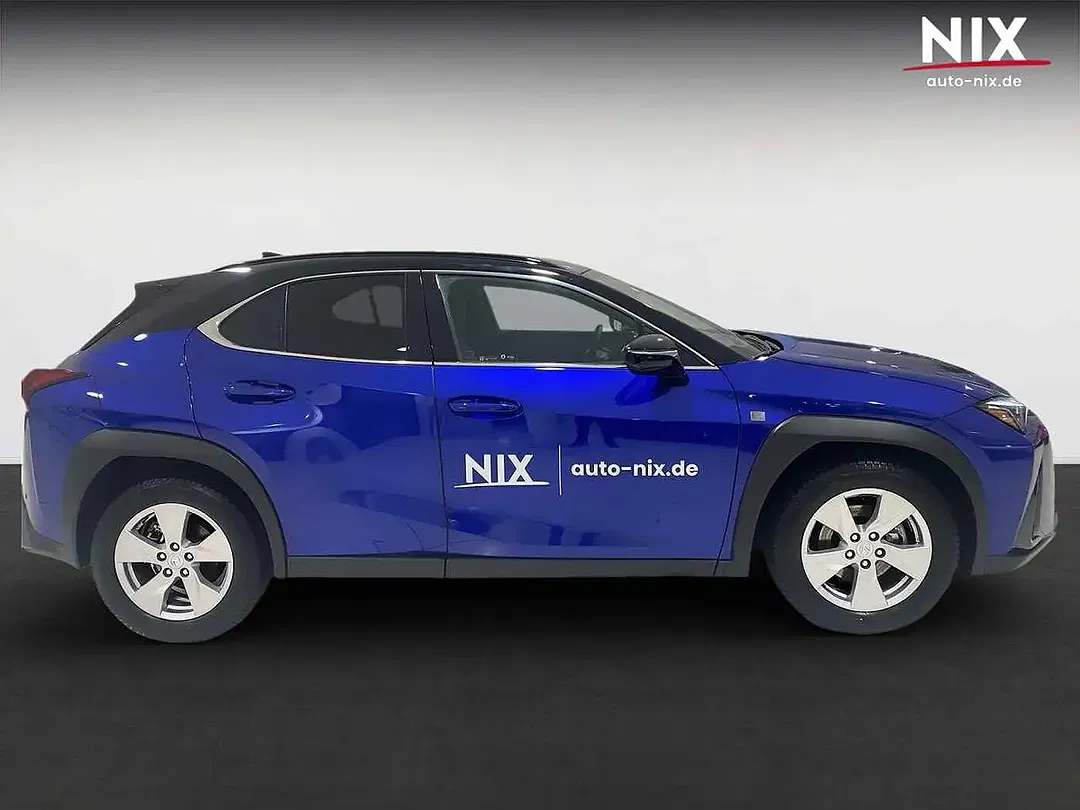 Lexus UX 300h - Thumbnail 3