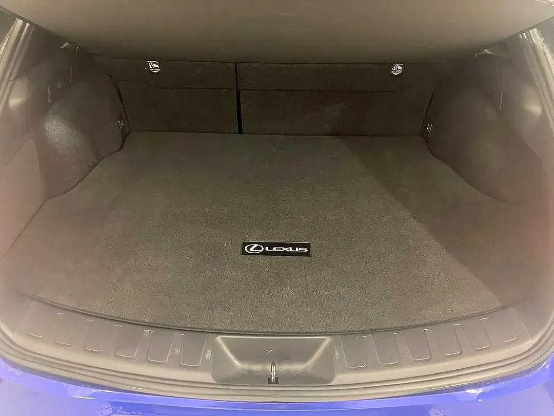 Lexus UX 300h - Thumbnail 9