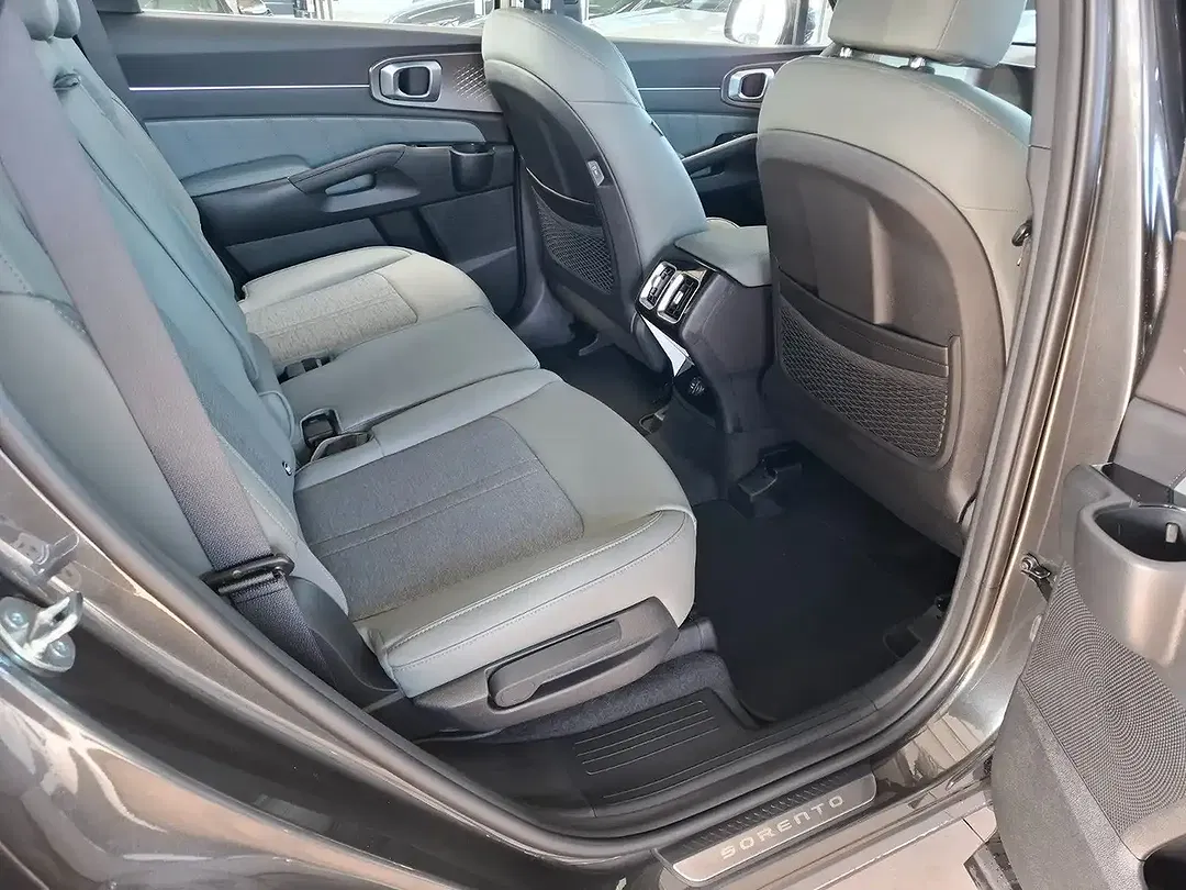 Kia Sorento - Thumbnail 10