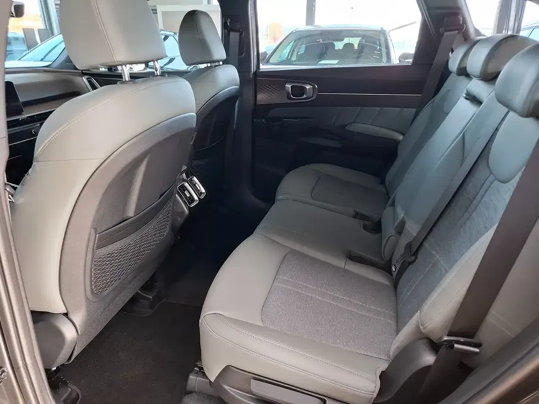 Kia Sorento - Thumbnail 4
